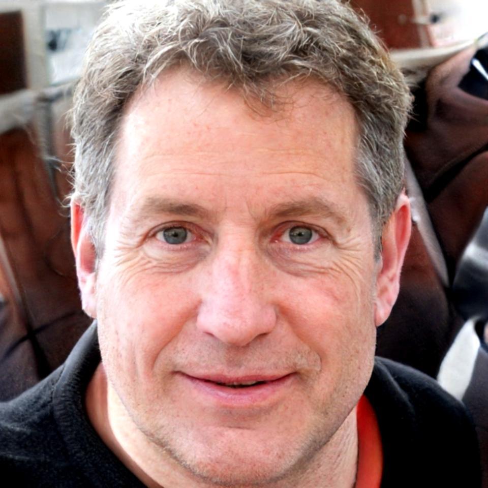 Portrait de Marc Dubois, expert en stratégies financières